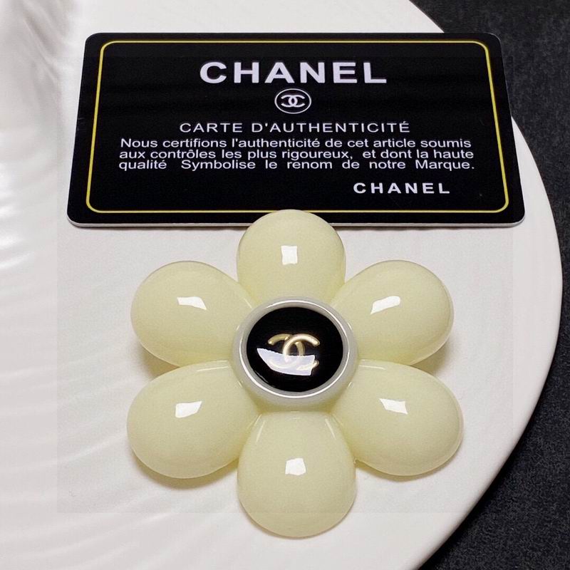 Chanel Brooch 1lyx140
